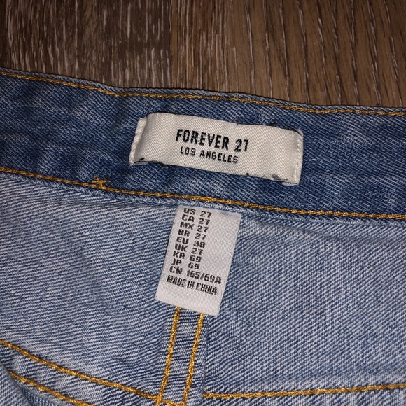 Forever 21 distressed denim shorts - Picture 3 of 3